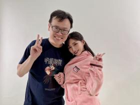 喜欢中文歌曲!楪カレン(楪可怜)在听三生三世!