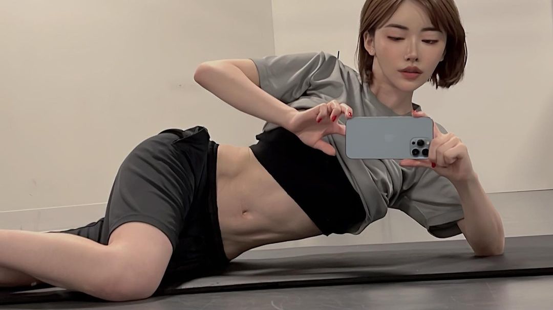 AV霸主深田えいみ(深田咏美)也要斜杠！拍片之余猛健身，巨乳细腰战力超强！-图片7