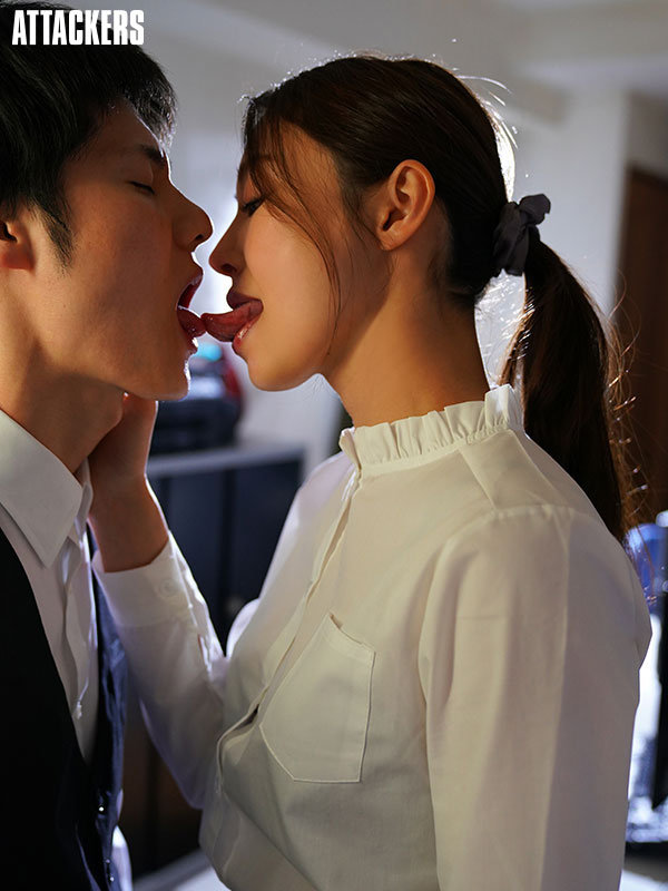 夏目彩春作品ADN-399发布！夜班人妻好想做爱，打工仔弟弟自己送上门当然要吃-图片3