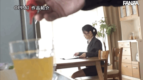有贺みなほ(有贺美奈穗)作品PPPE-066发布！G奶业务员被下药后又失禁又翻白眼还作呕惨叫-图片4