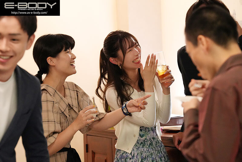 響蓮(响莲)作品EBWH-079发布！浮气性交！在同学会上与纤细巨乳前女友打炮！-图片2