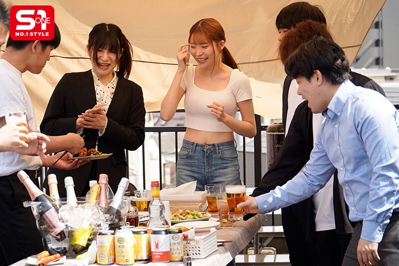 会社バーベキューであれよあれよと社員全チ●ポに股を開いちゃう…お酒で激チョロOL（しかも既婚者） 笹倉彩 1