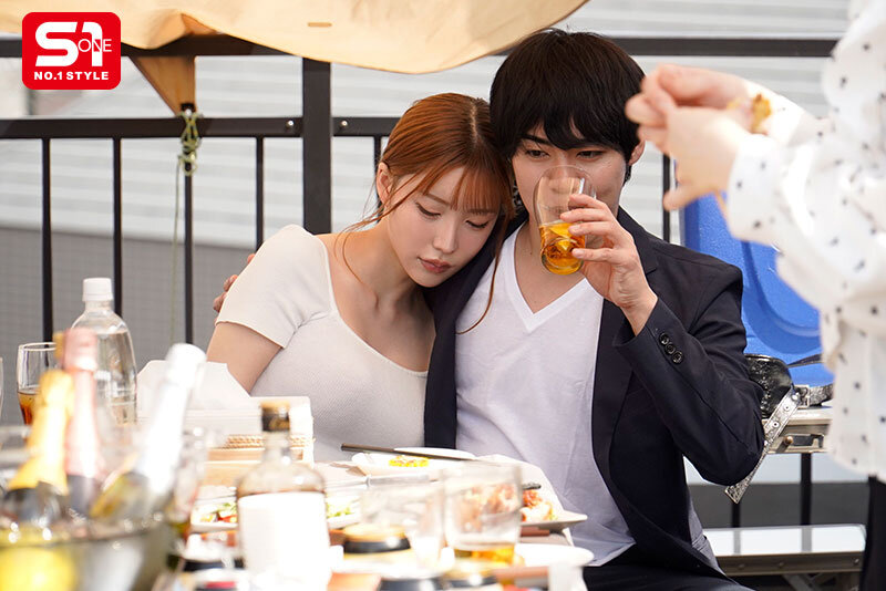 会社バーベキューであれよあれよと社員全チ●ポに股を開いちゃう…お酒で激チョロOL（しかも既婚者） 笹倉彩 2